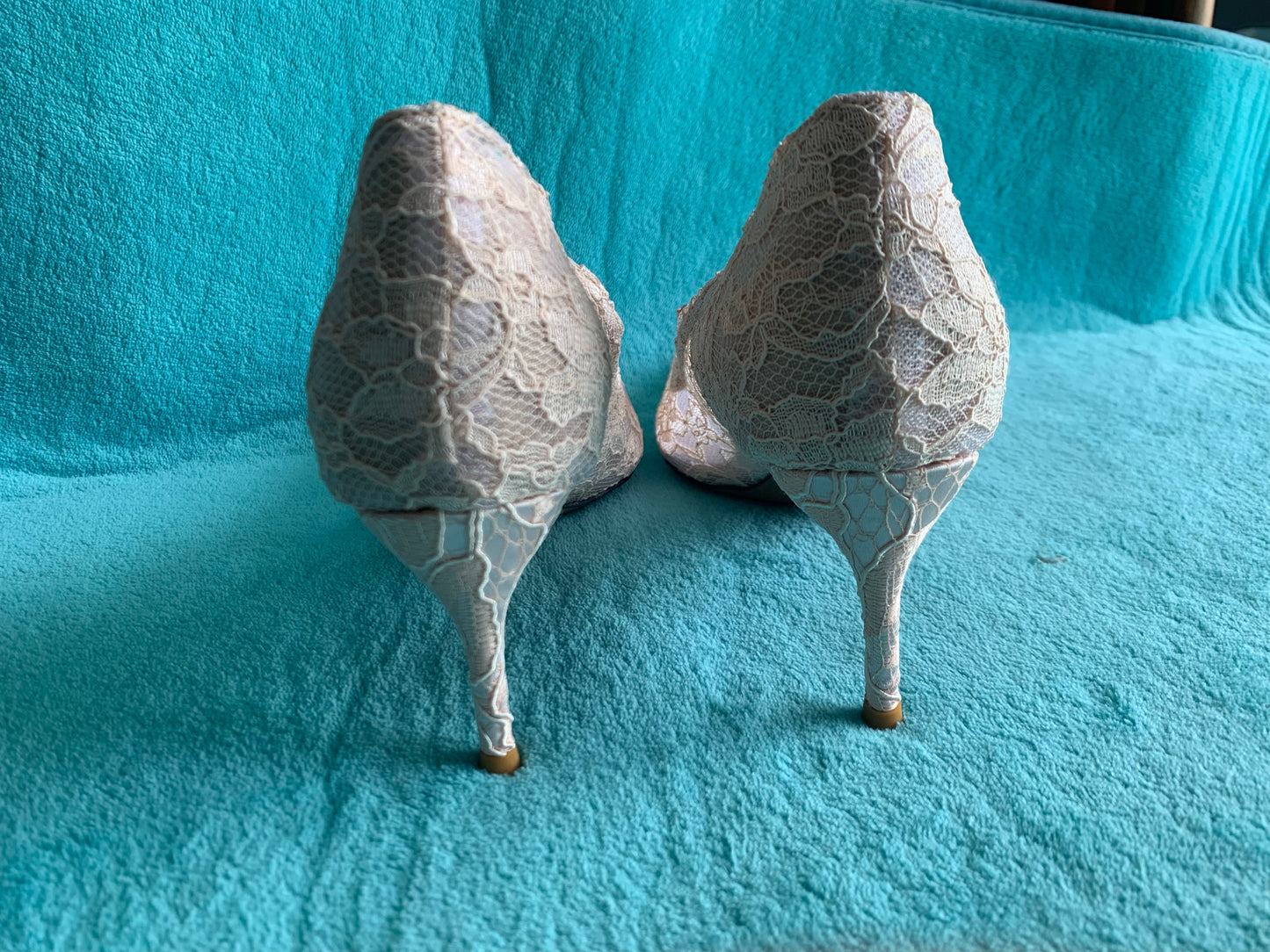 エレガントなレースハイヒール ローズレッドホワイトブライダルシューズ