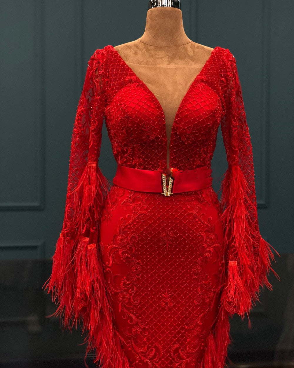 Luxury Feathers Red Short Evening Dress Mermaid Tea Length Lace