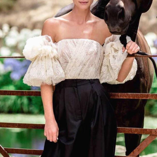 レディース ストラップレス シャツ オフショルダー 刺繍 フリル フレアスリーブ トップス