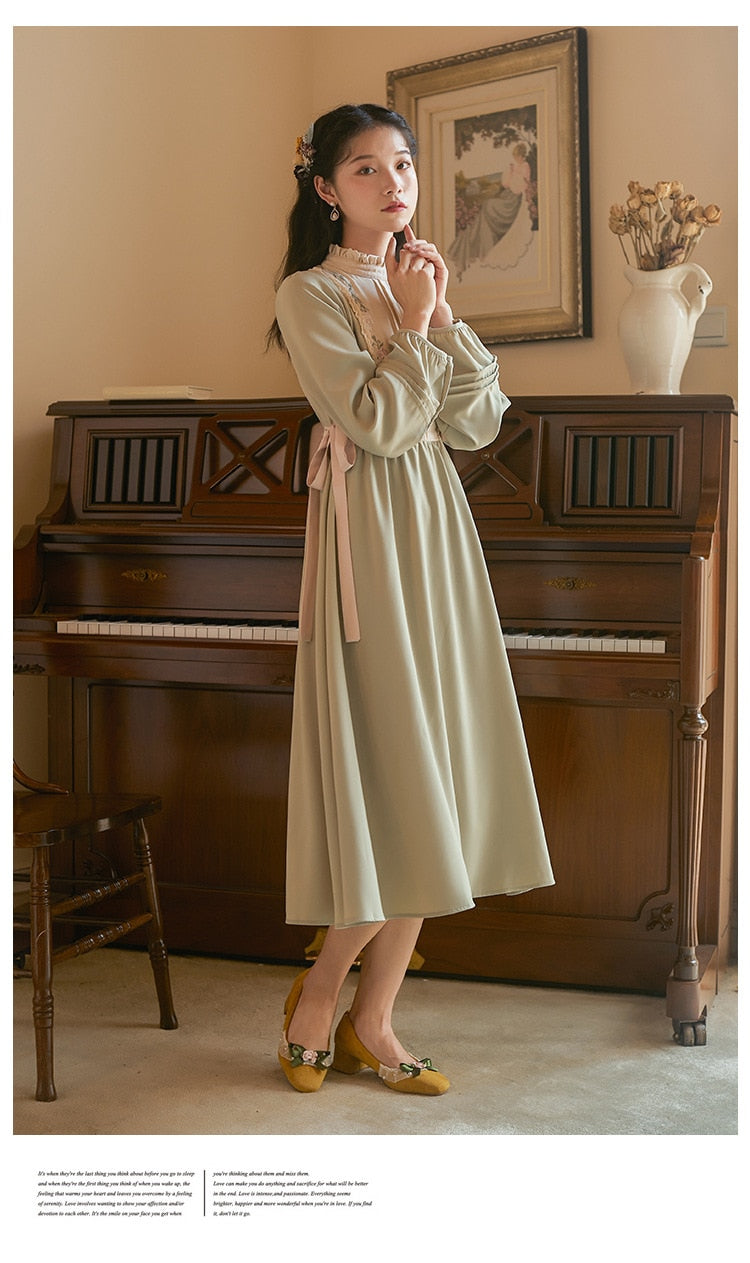 フランスのレトロな刺繍ドレス バケーション 長袖ドレス 女性