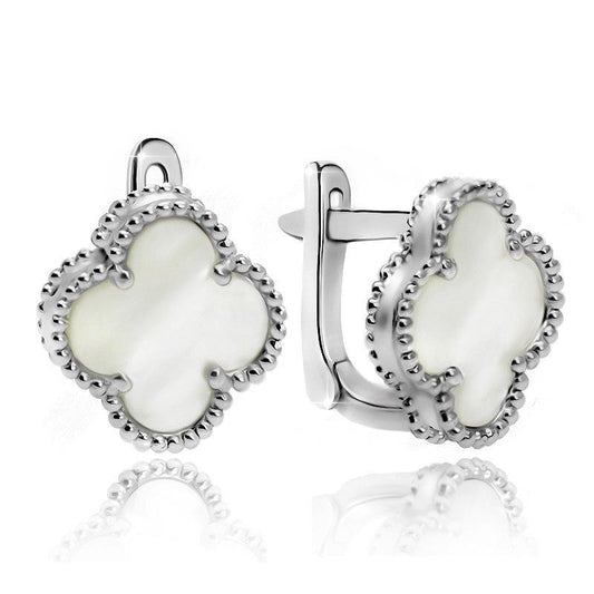 エレガントなシルバーフラワーイヤリング