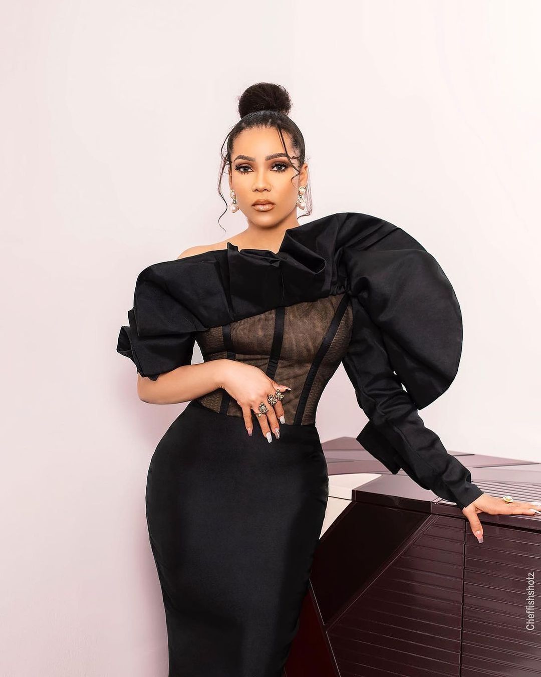 エレガントなイブニングドレス プラスサイズ フリル 長袖