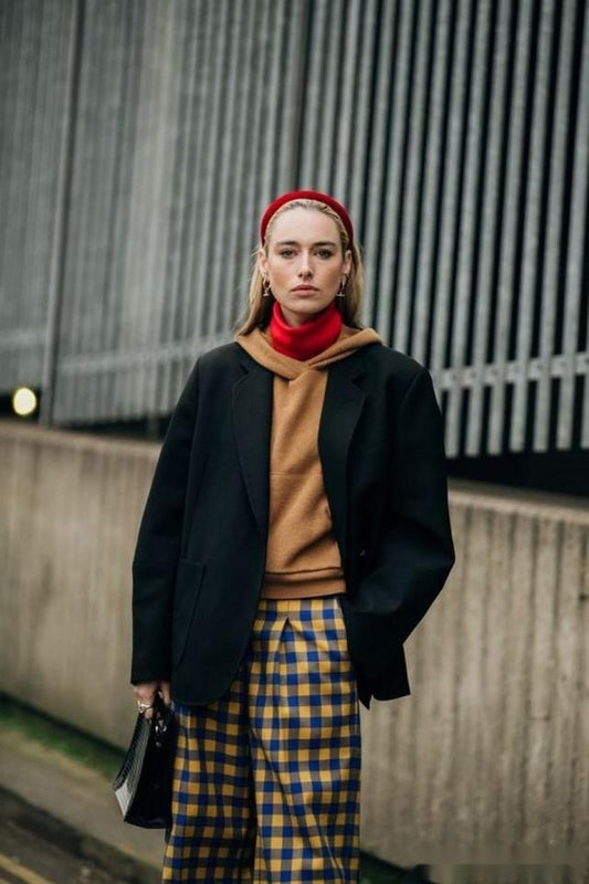 Demonstration of stacking three kinds of suit jackets, which is stylish and aura at work every day - LiveTrendsX