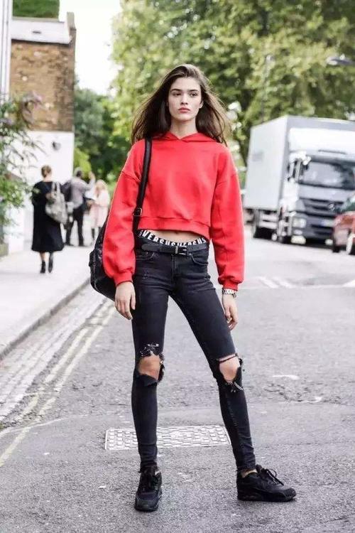 Don’t just wear a hoodie with little black pants. It’s fashionable to reduce your age and look thinner - LiveTrendsX