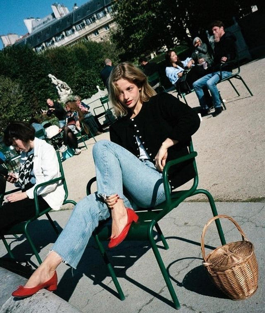 How to wear basic jeans to look high-class and elegant? - LiveTrendsX