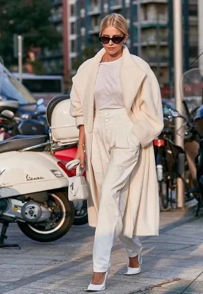 It is popular in autumn and winter to wear: "coat + pants", clean, neat and outstanding - LiveTrendsX