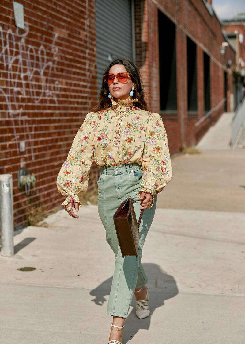 Printed tops with a full sense of early autumn atmosphere, with any color version, easy to grasp the fashion trend - LiveTrendsX