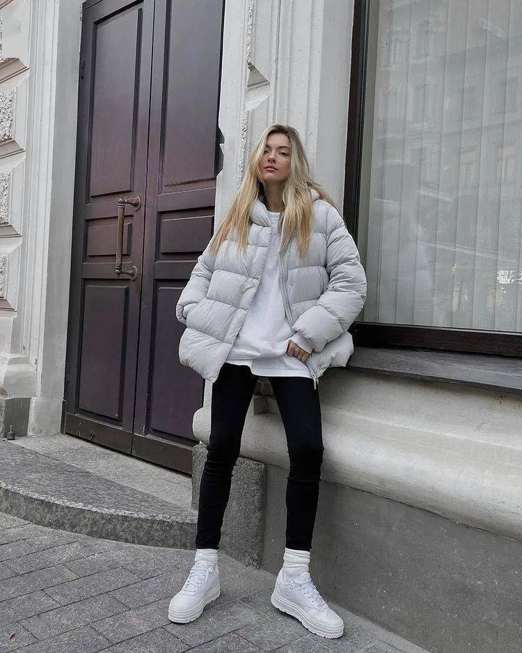 These 4 "little black trousers" are the most popular this winter. They are fashionable and versatile, and look thin no matter how you wear them! - LiveTrendsX