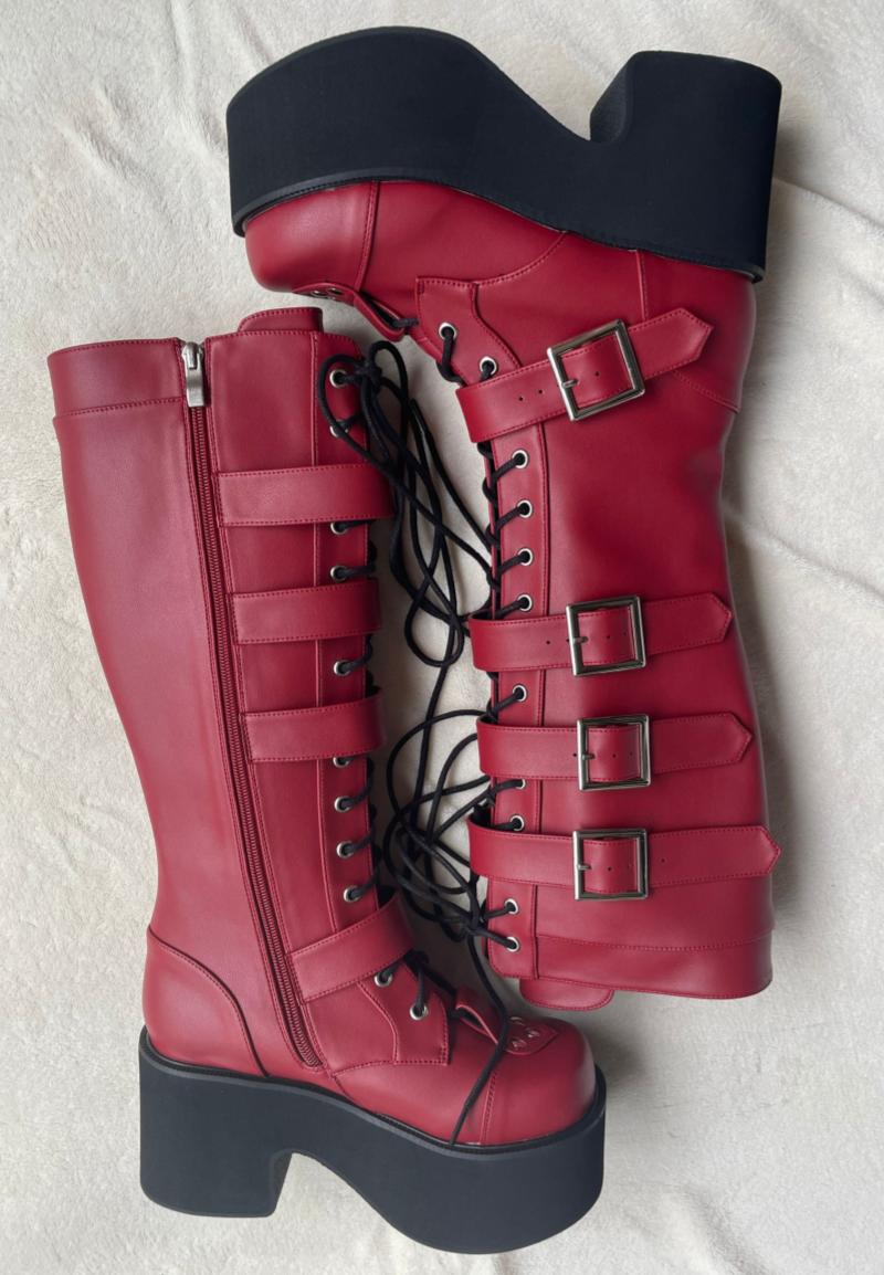 日本の原宿厚底プラットフォームパンクゴスコスプレブーツレディースバーガンディレザーバックルストラップレースアップハイブーツ