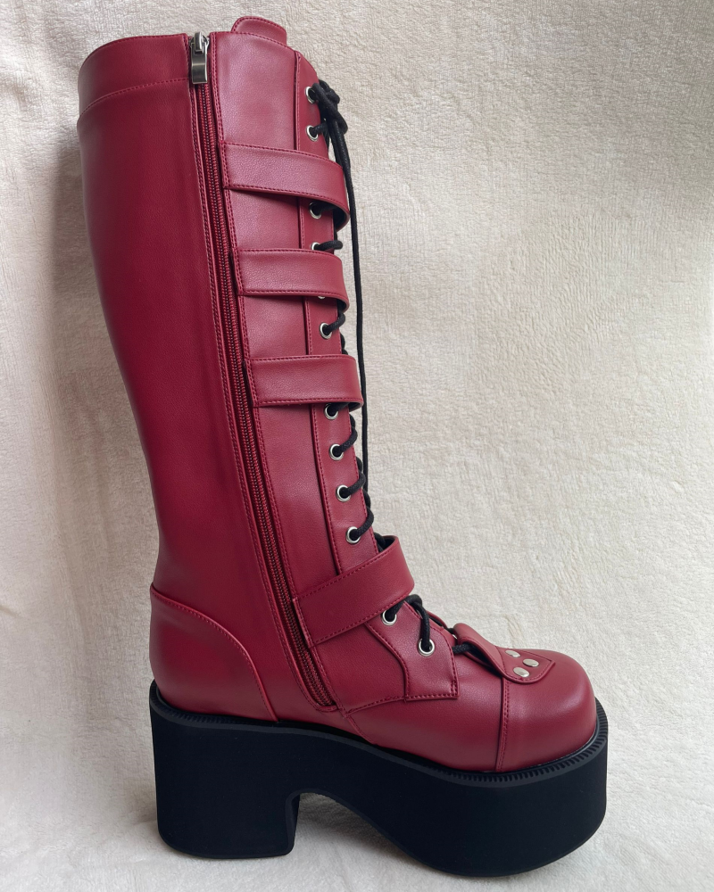 日本の原宿厚底プラットフォームパンクゴスコスプレブーツレディースバーガンディレザーバックルストラップレースアップハイブーツ