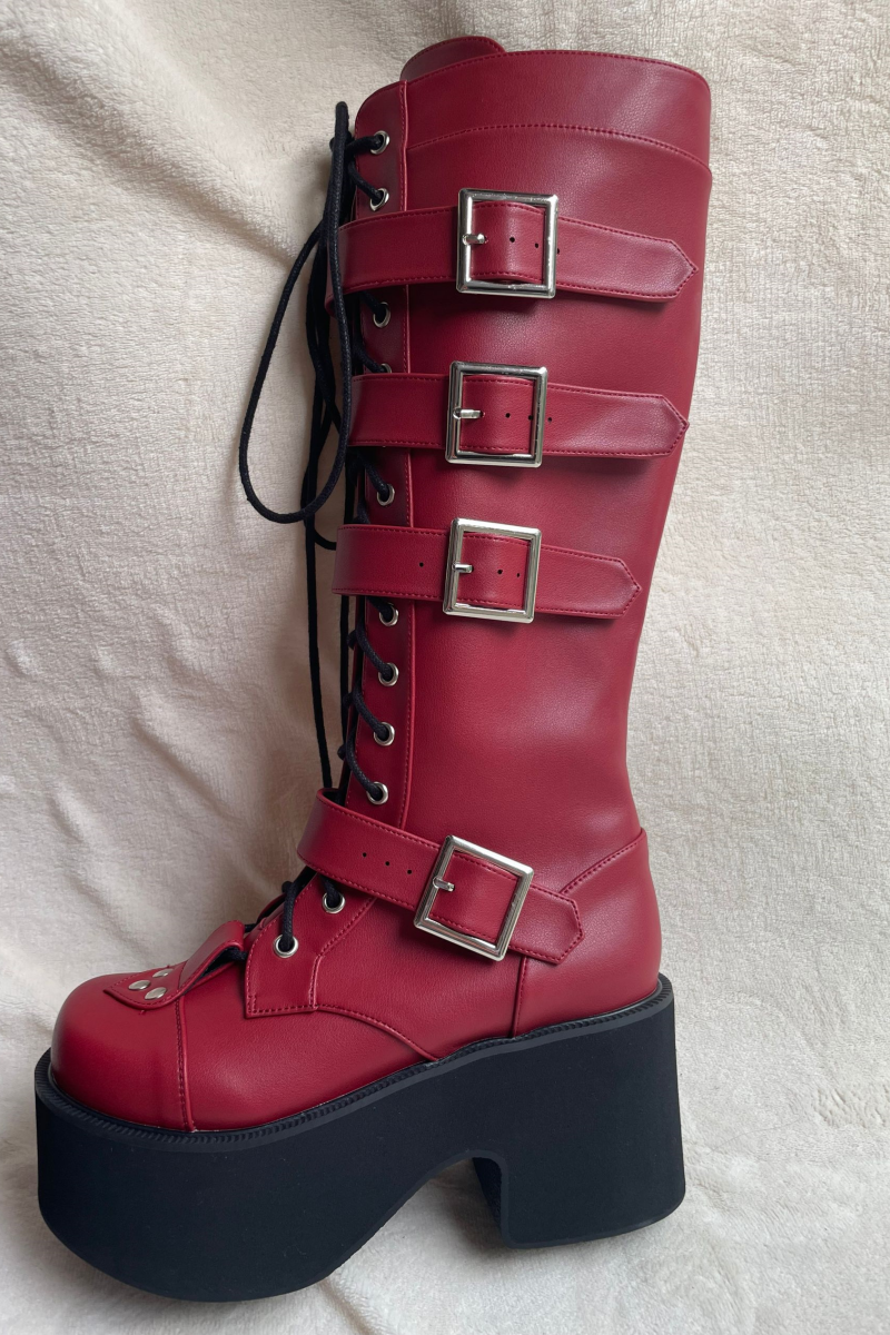 日本の原宿厚底プラットフォームパンクゴスコスプレブーツレディースバーガンディレザーバックルストラップレースアップハイブーツ