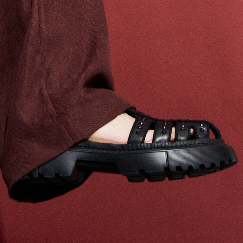 Rivet sandals men's thick soles increase height leisure beach Roman baotou hollow leather sandals