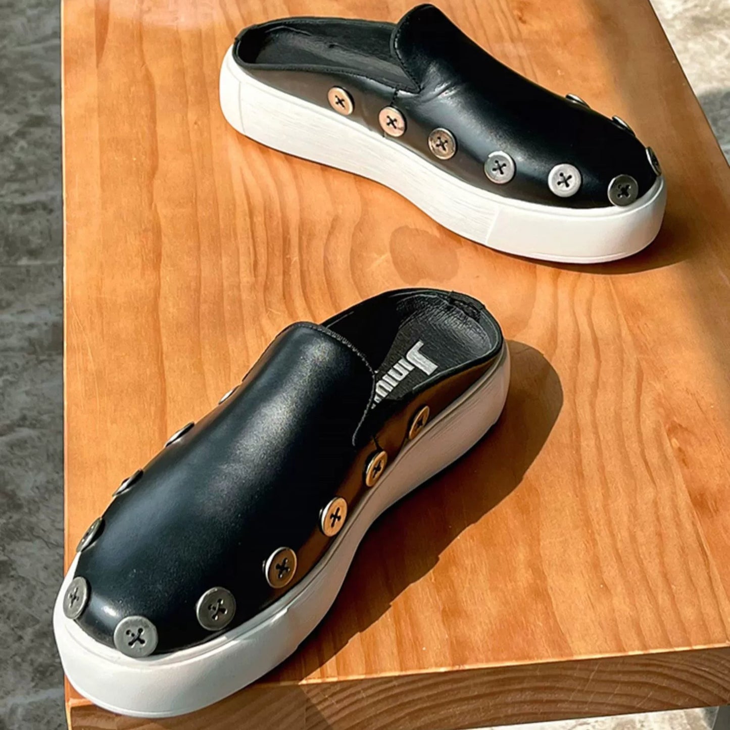 spring and summer new product Baotou drag button casual Muller shoes fashion semi-drag lazy shoes men