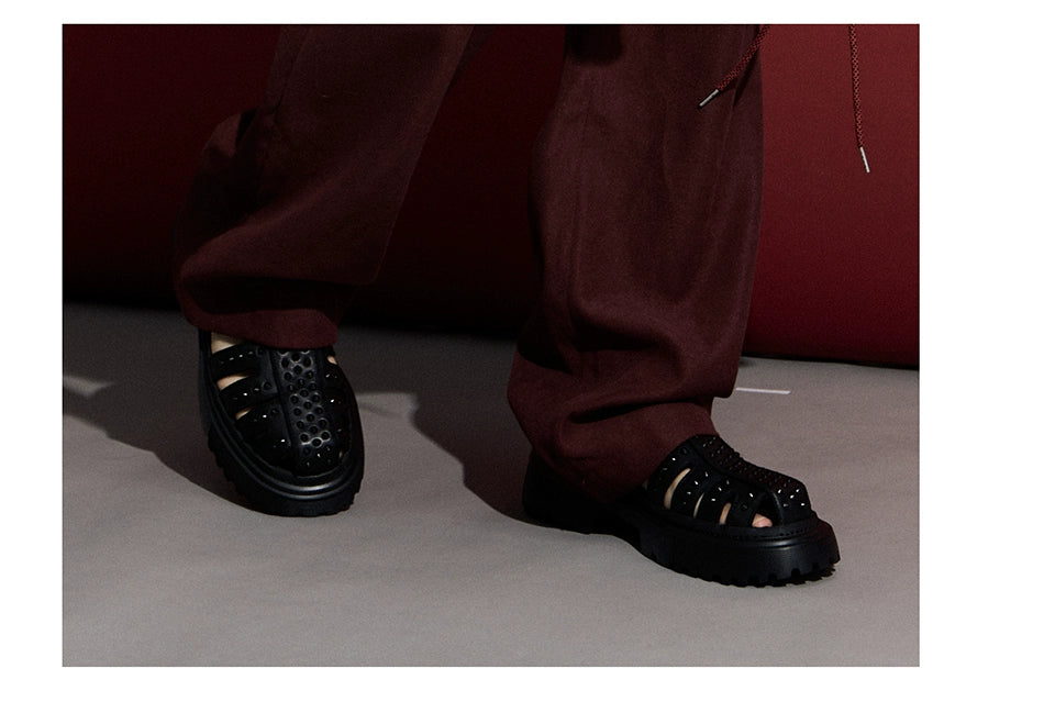 Rivet sandals men's thick soles increase height leisure beach Roman baotou hollow leather sandals