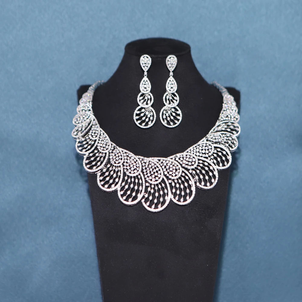 Luxury crystal zircon and multi-layer pearl necklace sets are elegant bridal jewelry for women on wedding occasions