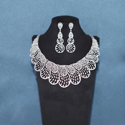 Luxury crystal zircon and multi-layer pearl necklace sets are elegant bridal jewelry for women on wedding occasions