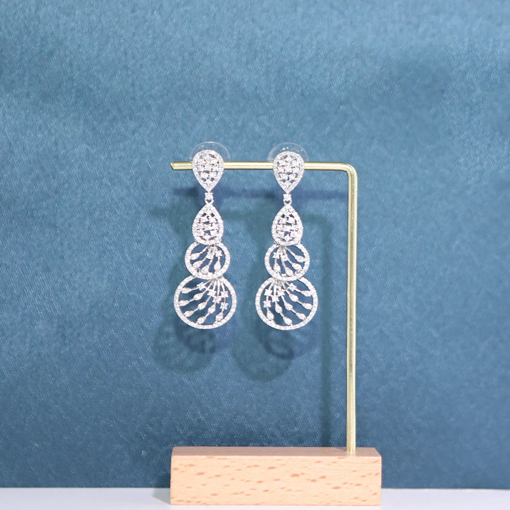 Luxury crystal zircon and multi-layer pearl necklace sets are elegant bridal jewelry for women on wedding occasions