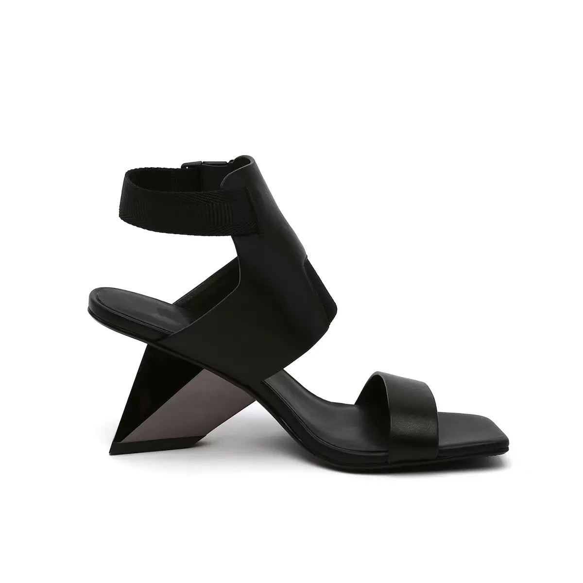 奇妙なヒールサンダル女性プラットフォーム