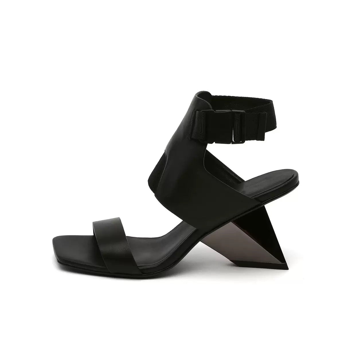 奇妙なヒールサンダル女性プラットフォーム