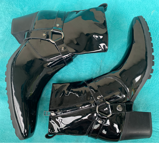 パテントレザーハイヒールデザイナーブランドのパーソナライズされたハーネスブーツバックルストラップカウボーイパンクハンドメイドシューズ