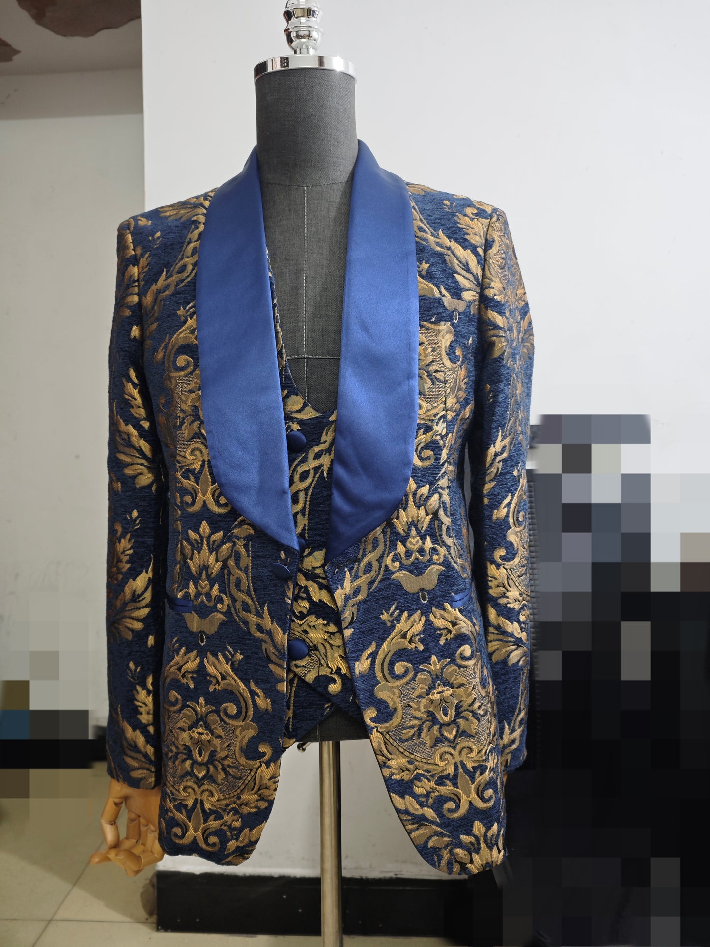 結婚式用ネイビーブルーフローラルジャカードプロムメンズスーツ