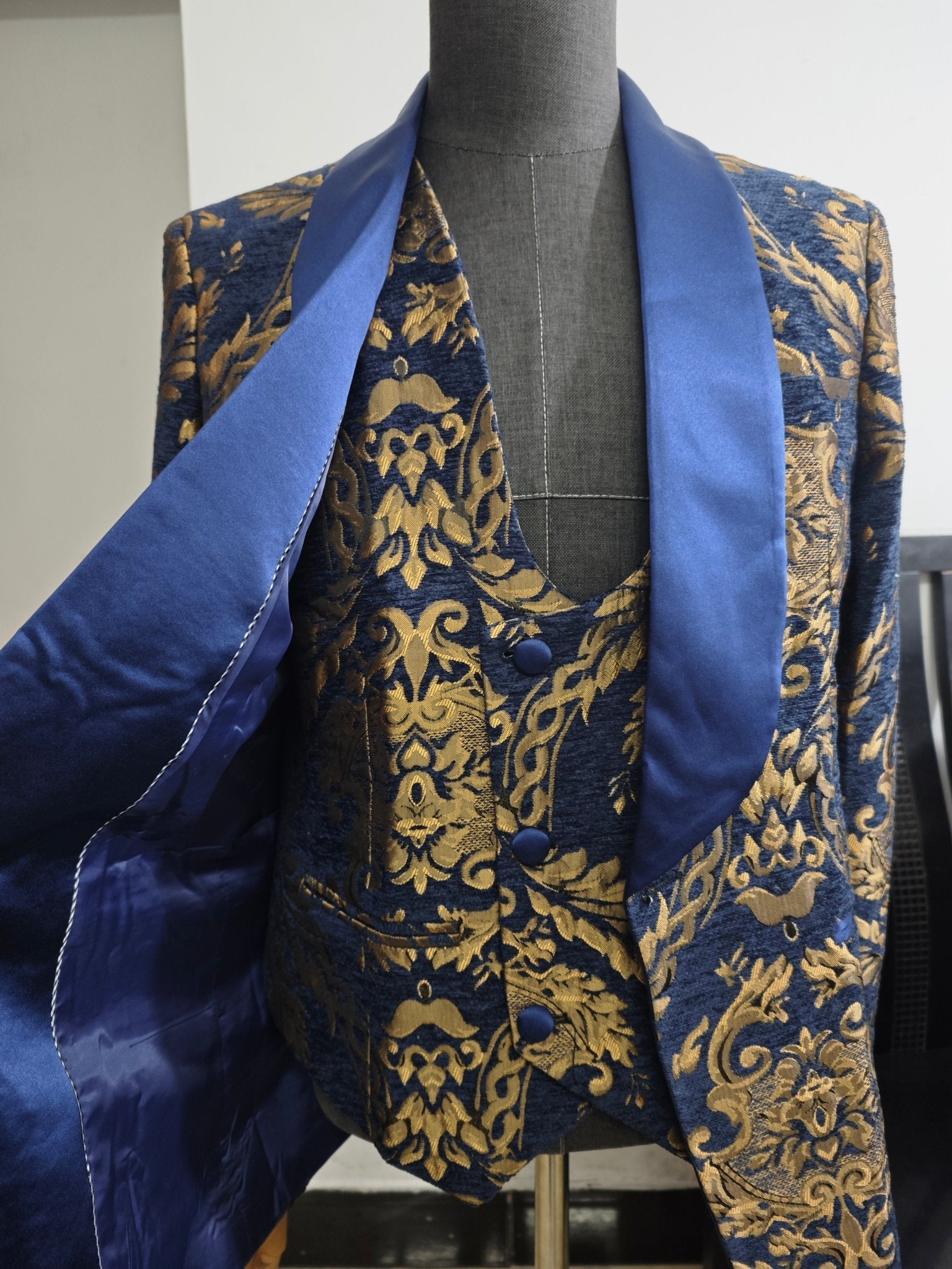 Navy Blue Floral Jacquard Prom Men Suits for Wedding - LiveTrendsX