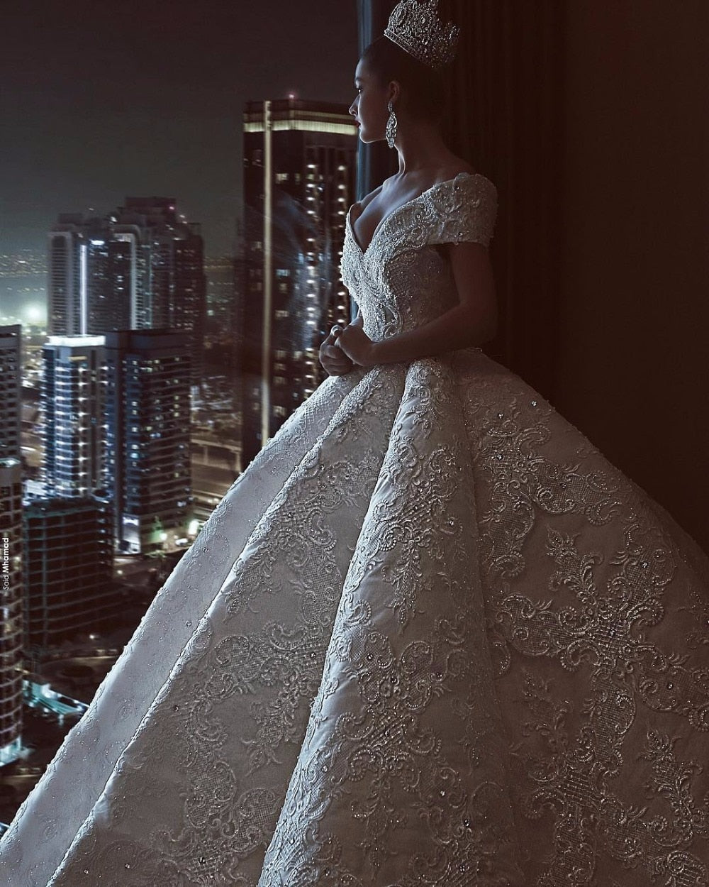 Sexy Luxury Lace Wedding Dress Ball Gown Deep V-Neck Off Shoulder Bride Dress Wedding Gown Open Back Long Vestido De Noiva - LiveTrendsX