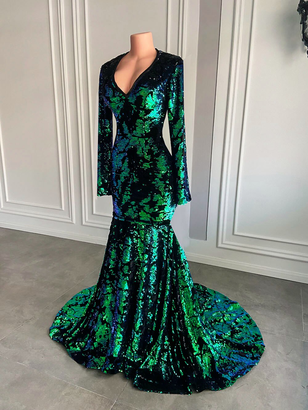 Mermaid Long Sleeve V-neck Sparkly Black and Green Prom Gowns