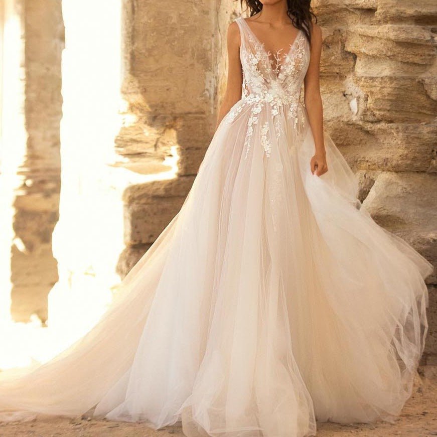 Deep V Neck Elegant Lace Small Tail French Wedding Dress - LiveTrendsX