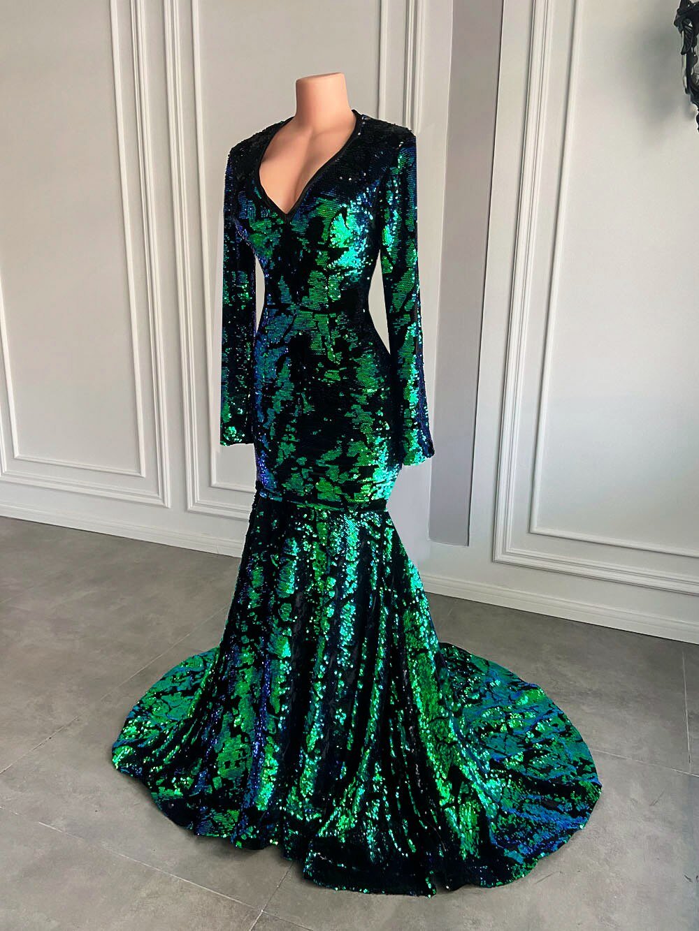 Mermaid Long Sleeve V - neck Sparkly Black and Green Prom Gowns - LiveTrendsX