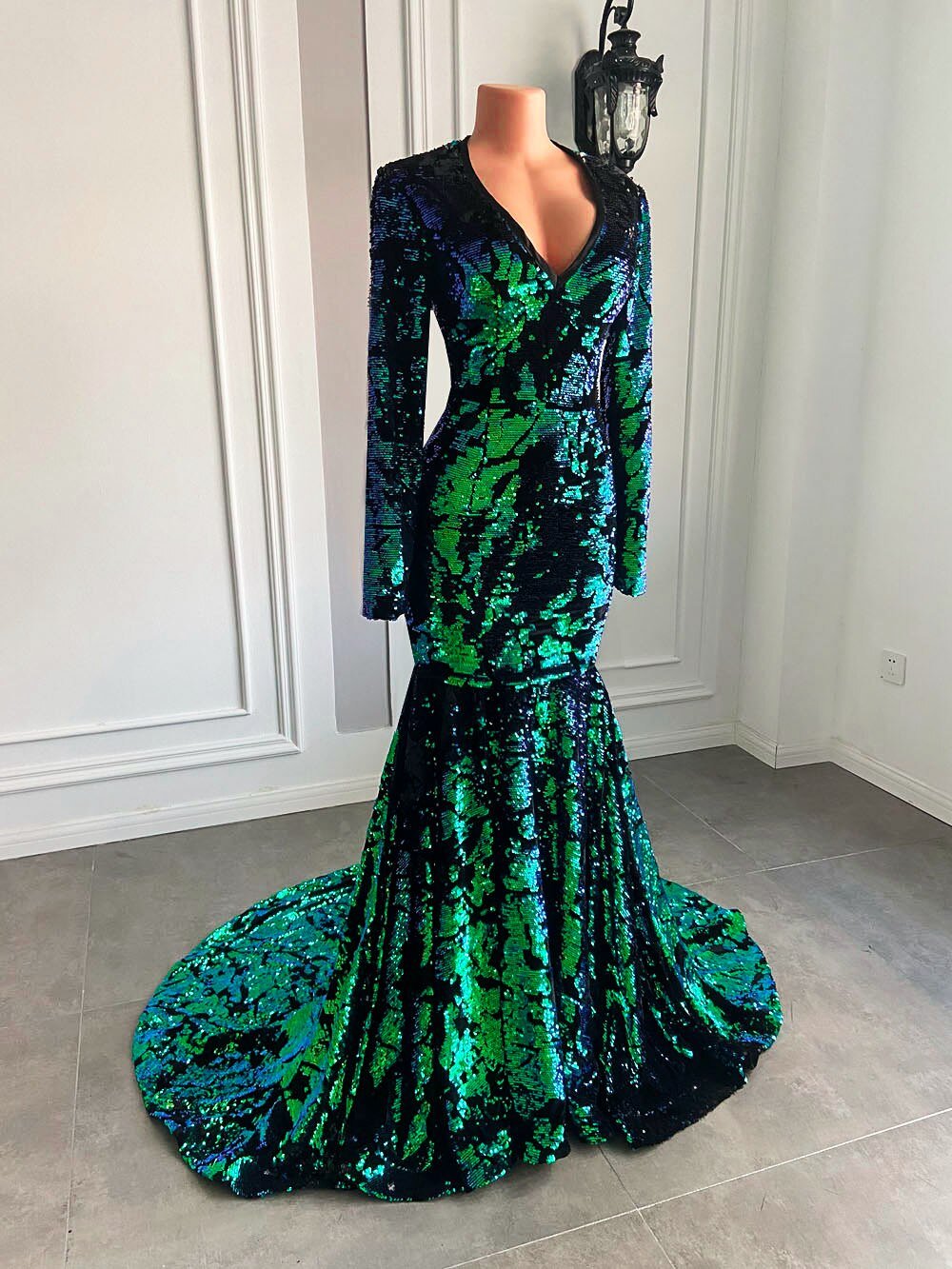 Mermaid Long Sleeve V - neck Sparkly Black and Green Prom Gowns - LiveTrendsX