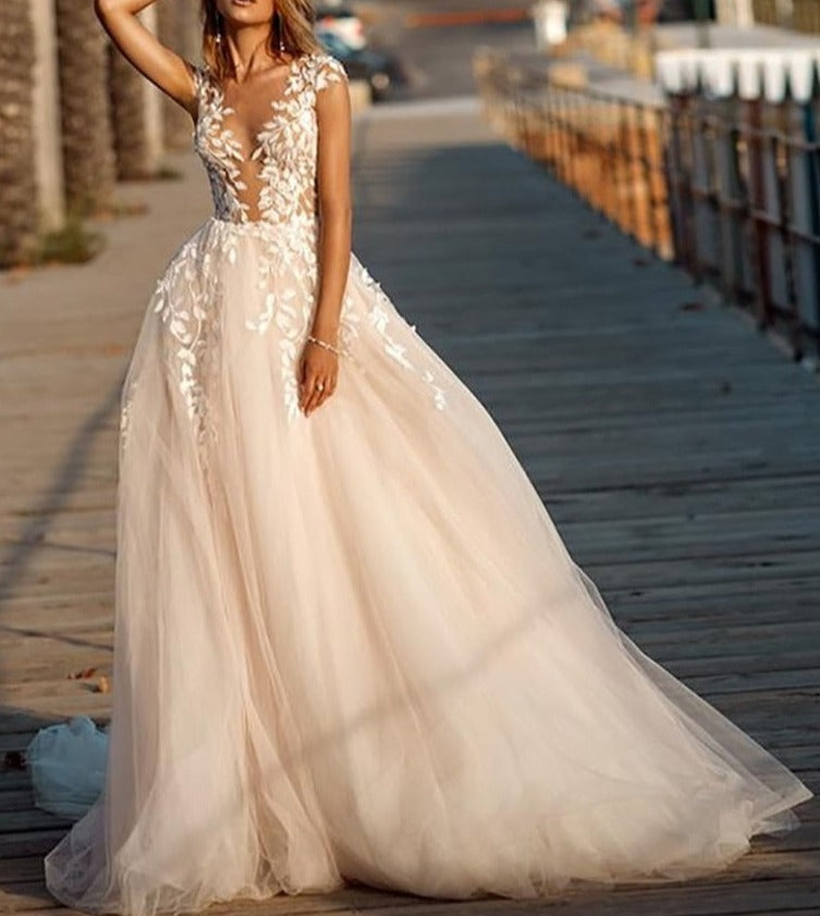 Boho Wedding Dress 2019 Lace Appliques Beach Bride Dresses Illusion Back Puff Tulle Wedding Gowns Backless Floor Length - LiveTrendsX