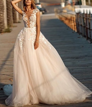 Boho Wedding Dress 2019 Lace Appliques Beach Bride Dresses Illusion Back Puff Tulle Wedding Gowns Backless Floor Length - LiveTrendsX