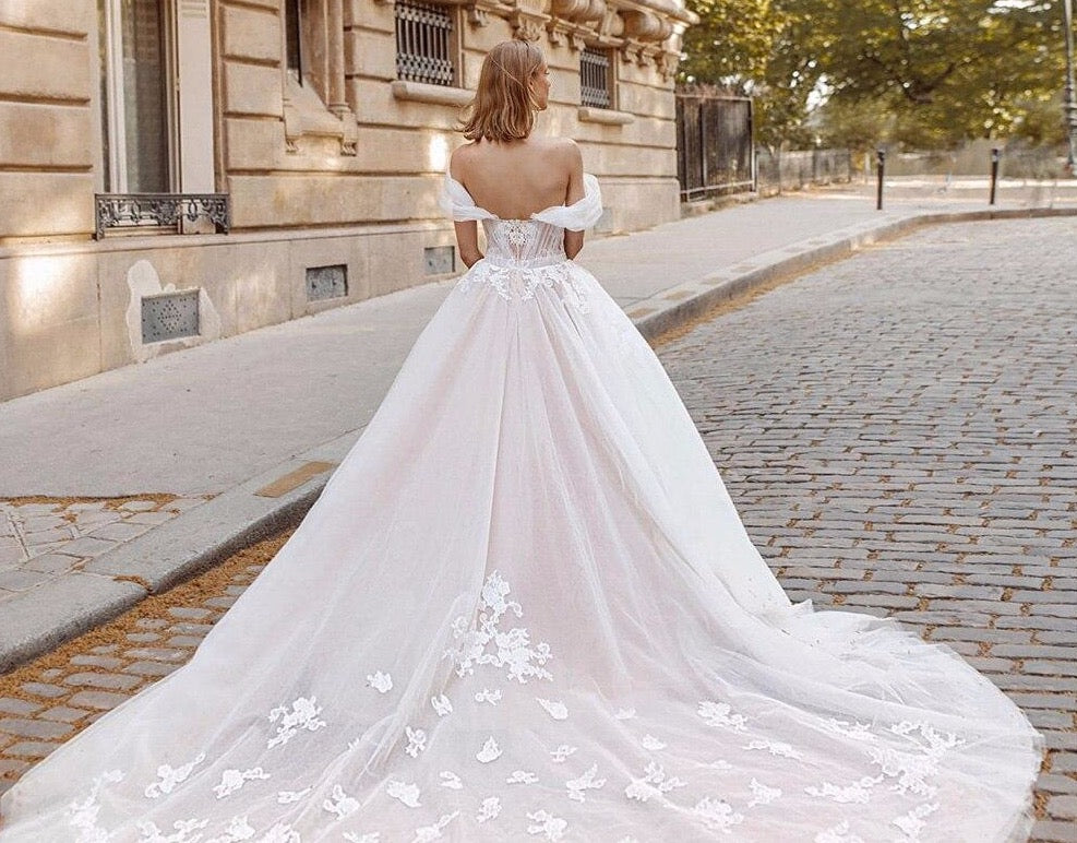 Princess A-line Wedding Gowns Abiti Da Sposa Of The Shoulder Short Sleeve Zipper Up Appliques Tulle See Through Wedding Dresses - LiveTrendsX