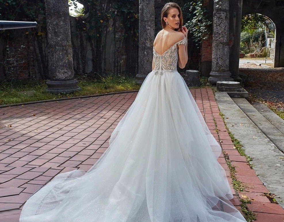 Beaded Crystal Shiny A-line Wedding Gowns Sukienka Elegancka Sweetheart Neck Zipper Up Short Sleeve Princess Bridal Dresses - LiveTrendsX