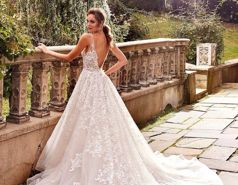 New Arrivals Beaded Appliques Lace Wedding Gowns Robe Mariee Deep V-neck Backless Sleeveless Illusion Sexy Bridal Dress - LiveTrendsX
