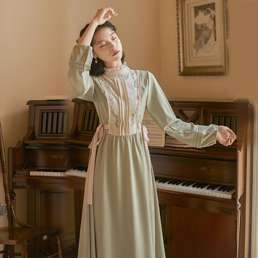 フランスのレトロな刺繍ドレス バケーション 長袖ドレス 女性