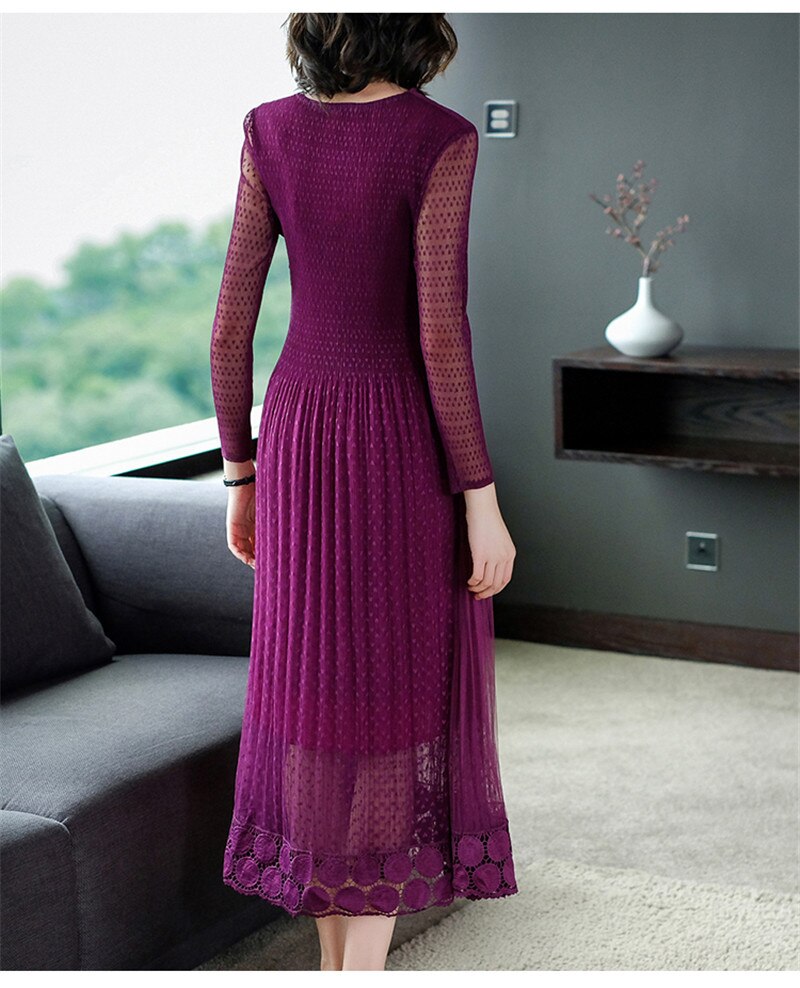 Lace dress female  new long-sleeved retro noble V-neck fake two-piece Waist temperament pleated long dress - LiveTrendsX
