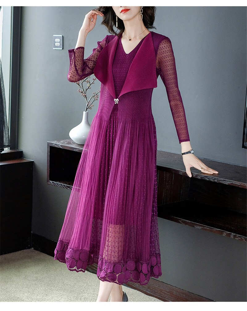 Lace dress female  new long-sleeved retro noble V-neck fake two-piece Waist temperament pleated long dress - LiveTrendsX