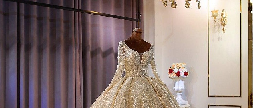 Beautiful lace wedding dress with long sleeves new design - LiveTrendsX