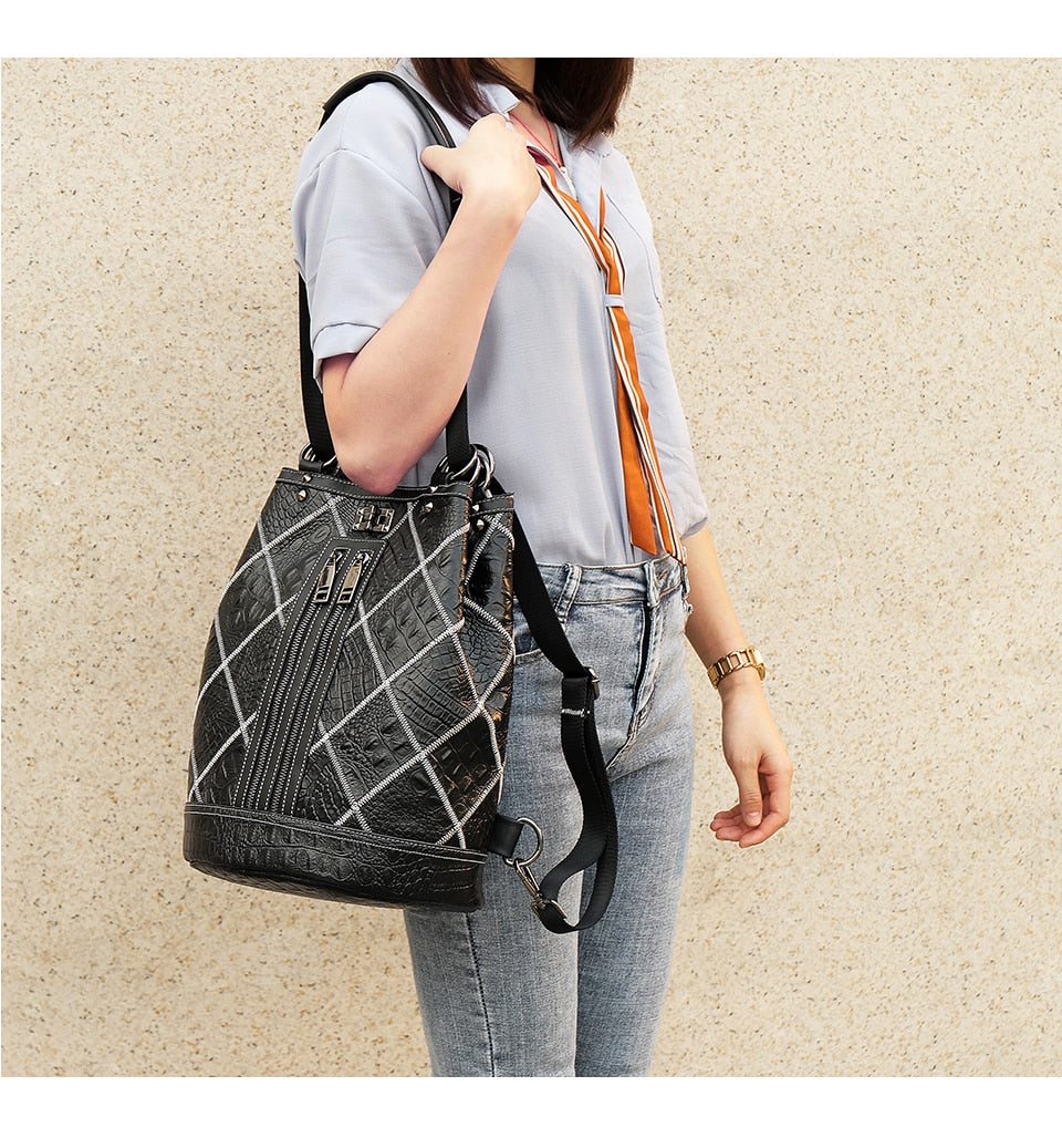 女性用本革バックパック