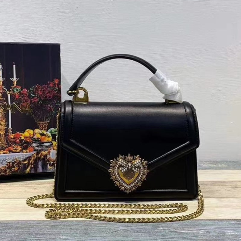 ladies  metal chain luxury pearl buckle bag