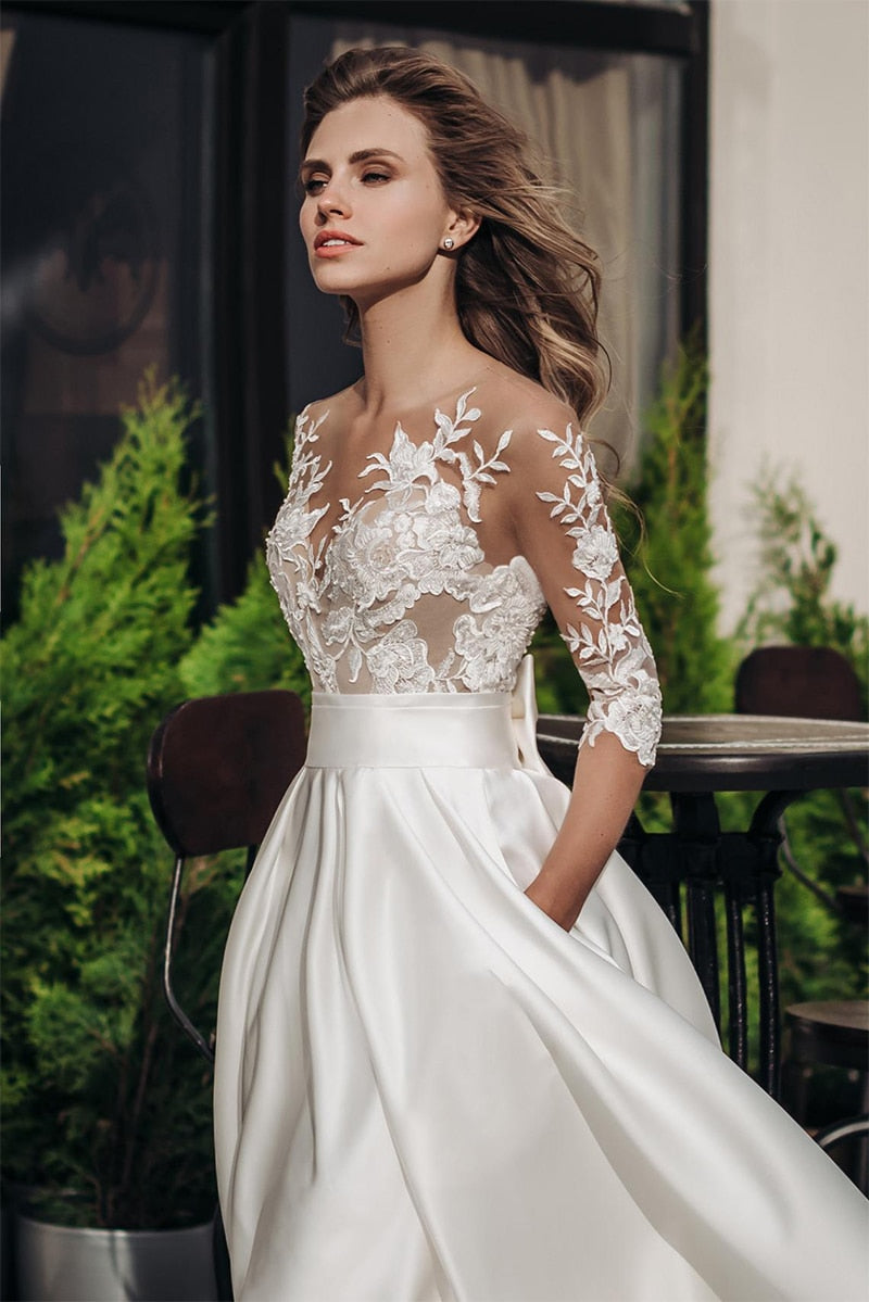 Bridal Lace Appliques Wedding Gown