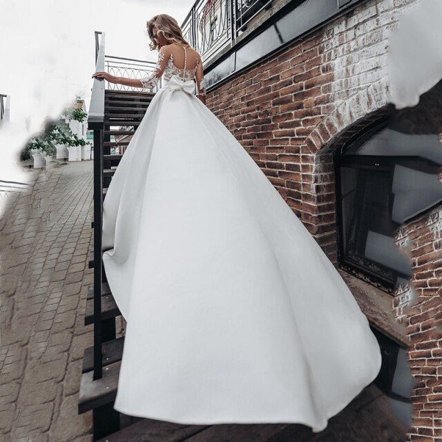 Bridal Lace Appliques Wedding Gown