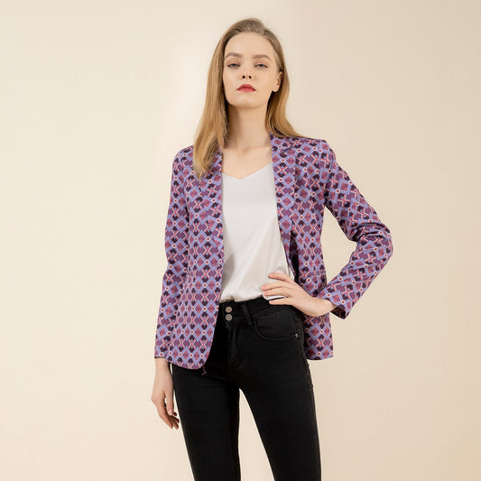 スリムで薄手の長袖スーツジャケット