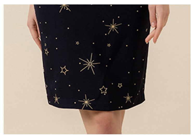 エレガントなツーピースのオフィスレディの服