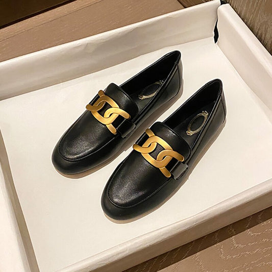 レトロな英国スタイルのメタルフラットシューズ