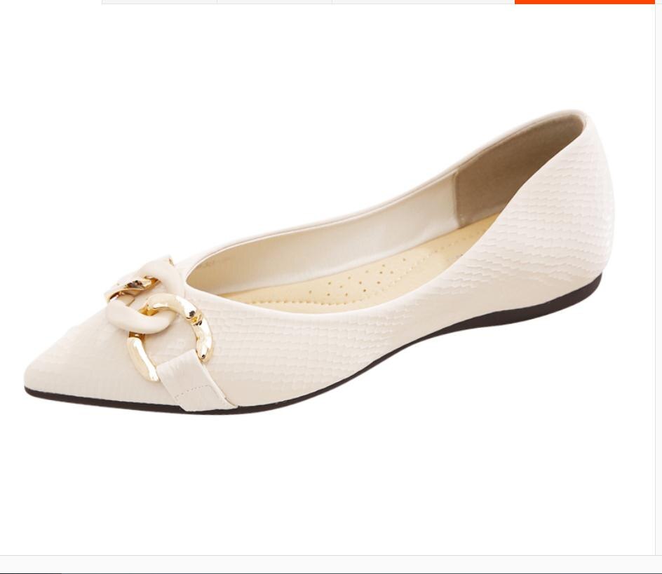 平底の尖った女性用靴