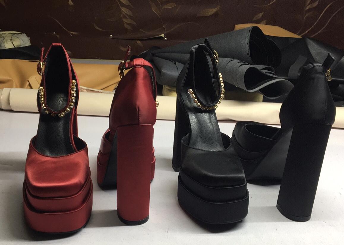 Surround Strap High-heeled Sandals