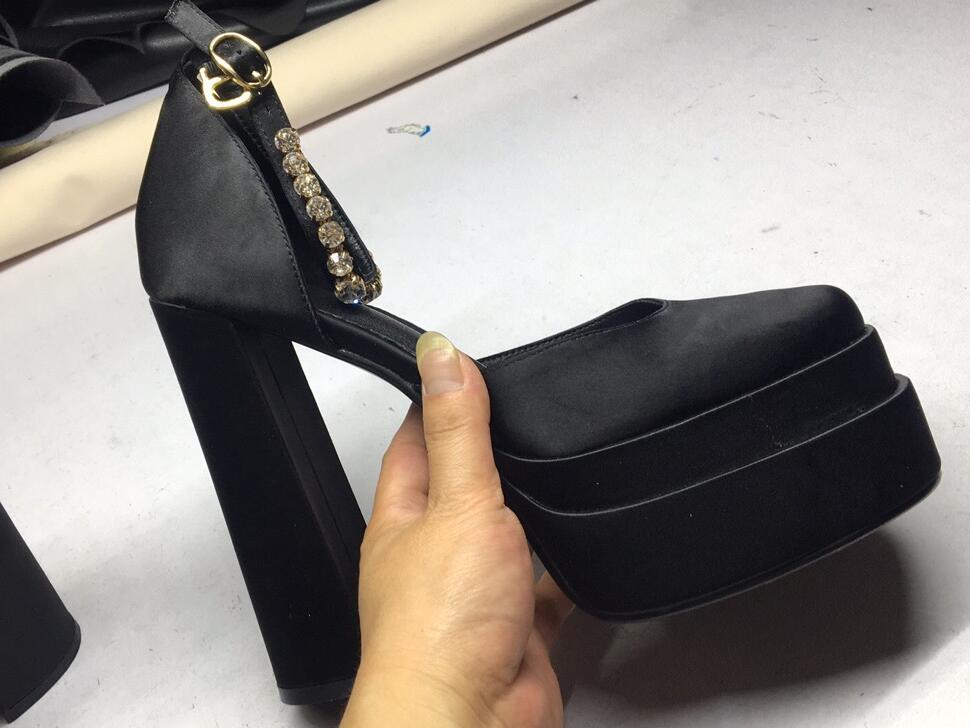 Surround Strap High-heeled Sandals